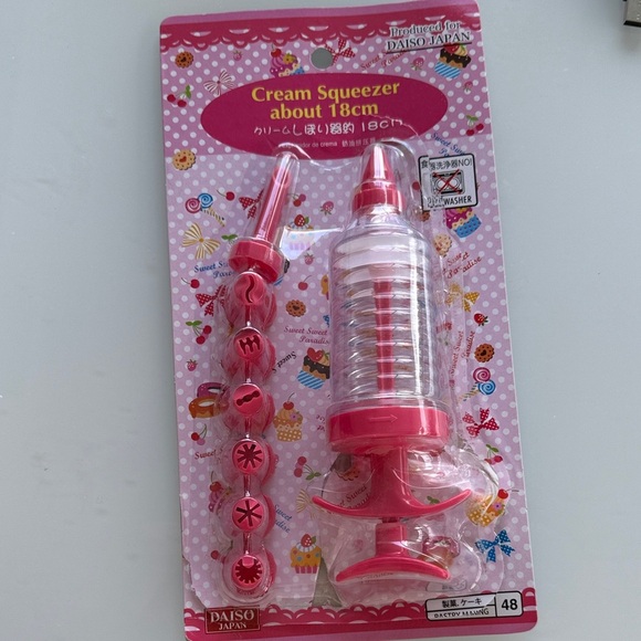 Daiso Pink Cream Squeezer Kit - Picture 2 of 2